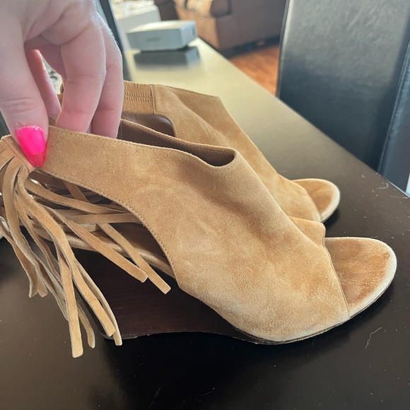 CHLOÉ Suede Fringe Trim Accent Slingback Sandals - Picture 5 of 7